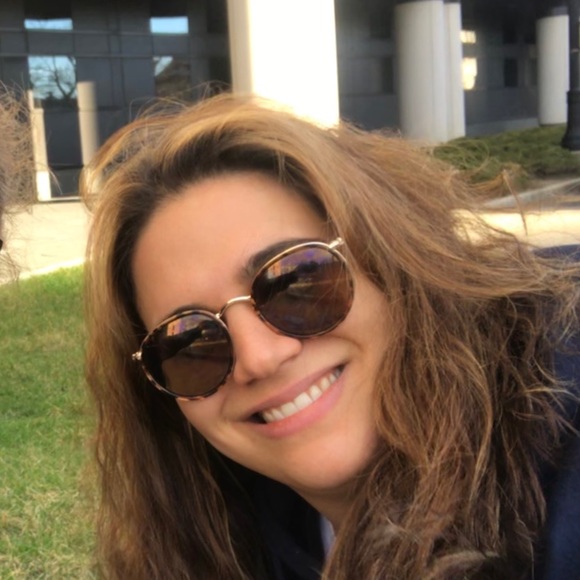 Meet your Posher, Renée - Picture 1 of 1